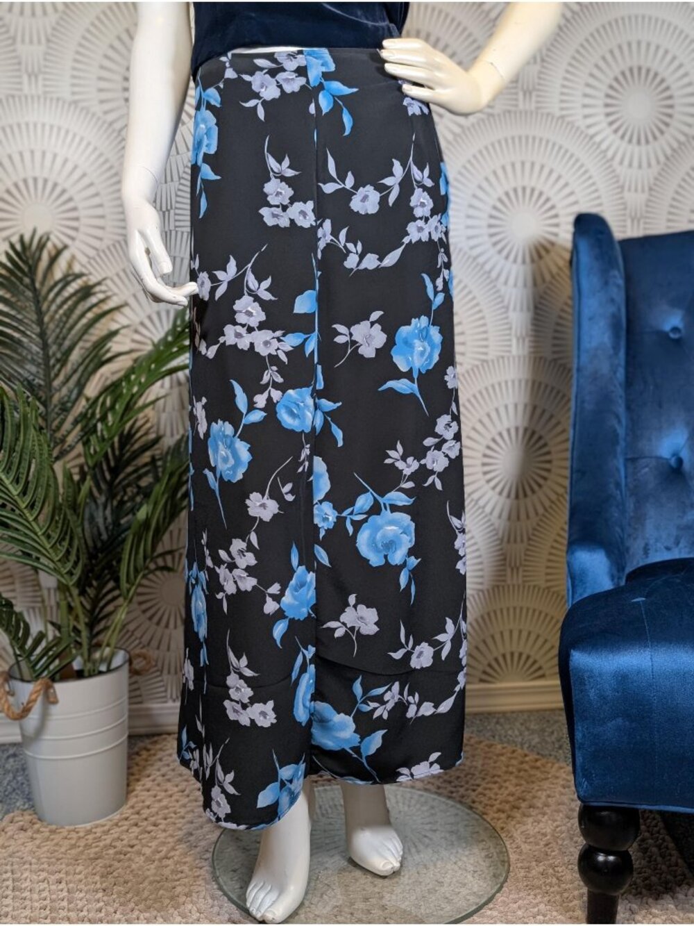1990's Black & Floral Maxi Skirt - Women's Size 5/S